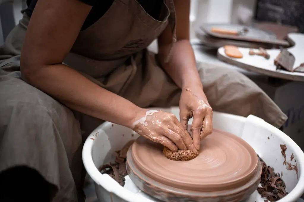 Keramik er ikke en faglig kompetence, du kan lære online, men der er rigtig mange andre faglige kompetencer du kan tilegne dig. Helt gratis.